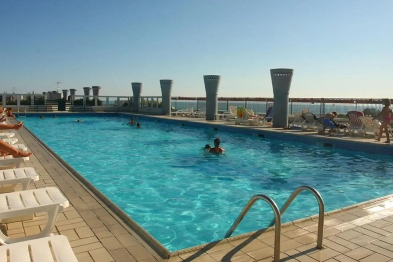Flat In Residence With Swimming Pool And Balcony Bibione Apartment